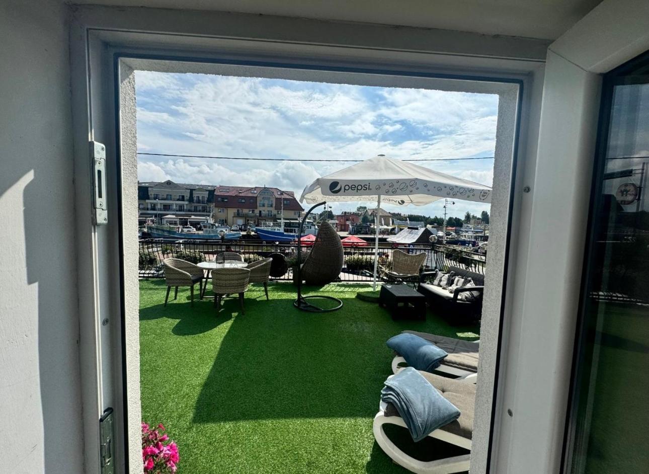 Leba - Apartament Z Tarasem Przy Kanale Portowym - Widok Na Statki Exterior foto